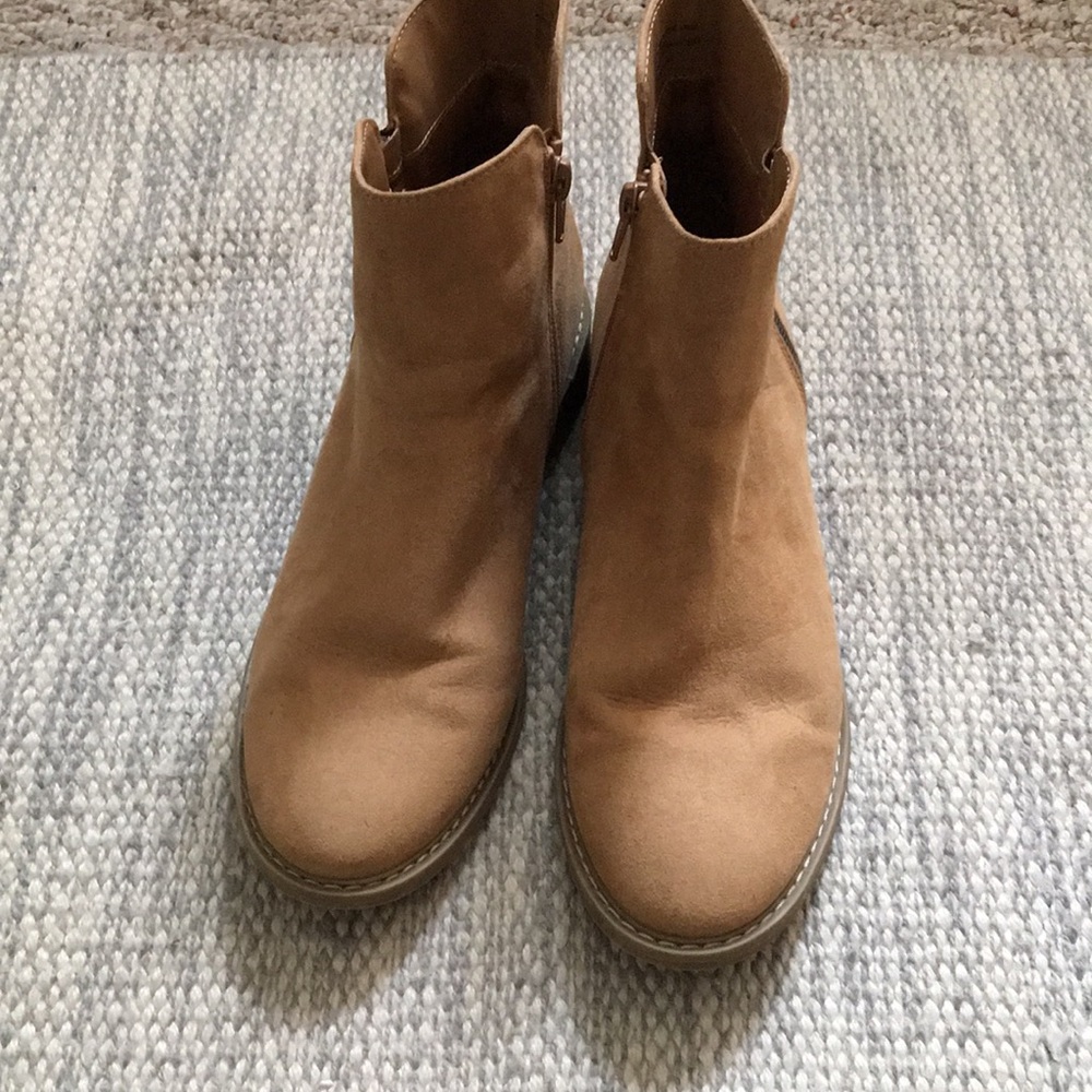 Universal Thread Tan Suede Ankle Boots